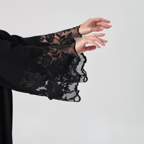 𝐂𝐥𝐚𝐬𝐬𝐢𝐜 𝐍𝐨𝐢𝐫